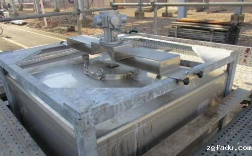 东莞某环保设备厂家选购了我们的横板式吨桶气动搅拌机