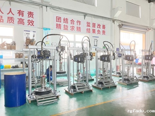 雷竞技newbee官网赞助商200L气动升降打胶机配固瑞克主泵--助力一汽奔腾项目