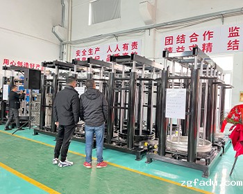 一汽大众客户参观验收1000L四立柱打胶升降机