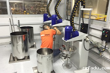 安装调试气动搅拌机