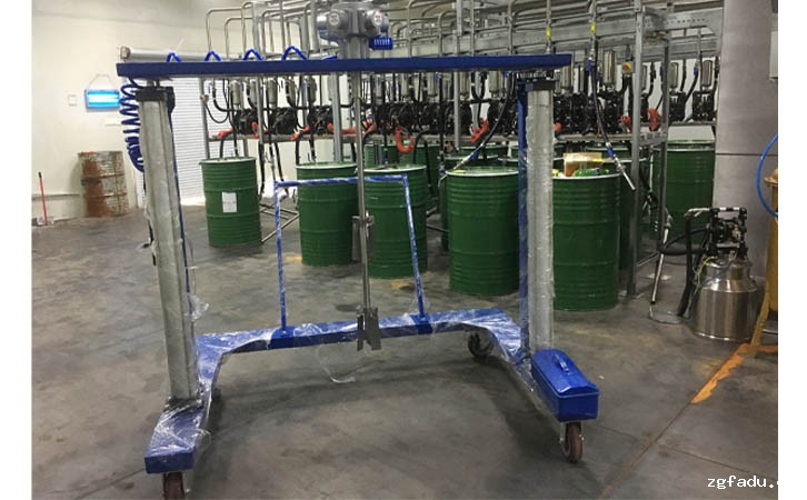 图四：浙江某油墨厂家定制的T2BC气动搅拌机